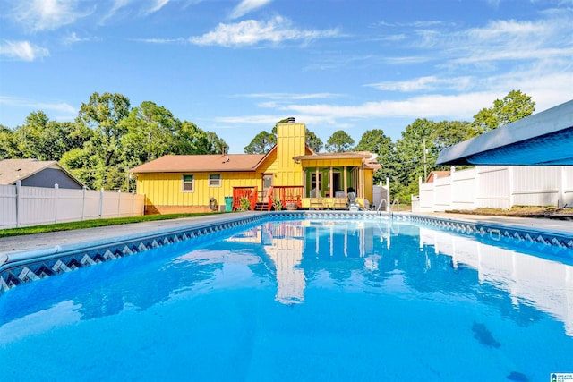 view of swimming pool