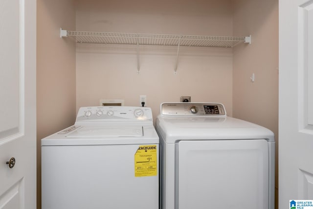 laundry room with washing machine and clothes dryer