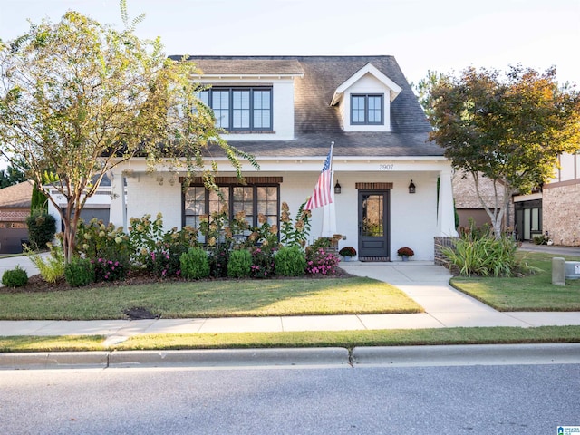 view of front facade featuring a front yard