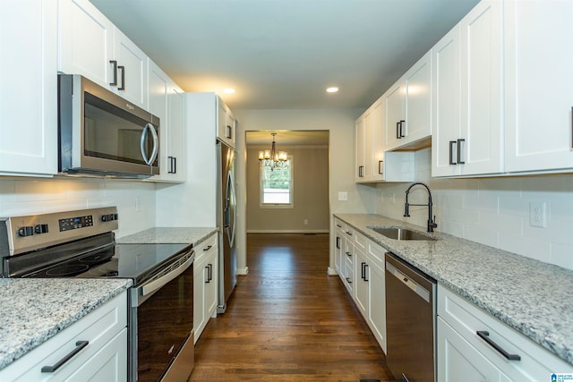 kitchen featuring sink, a chandelier, white cabinetry, stainless steel appliances, and dark hardwood / wood-style flooring