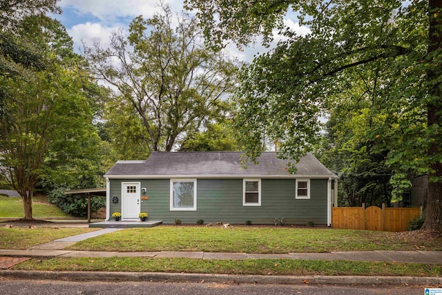 view of front of house featuring a front yard