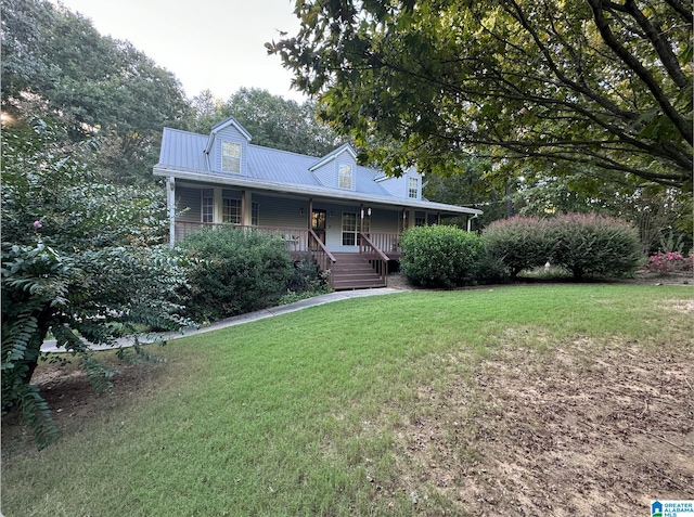 view of front facade featuring a front yard and covered porch