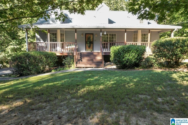 view of front facade with a front lawn and a porch