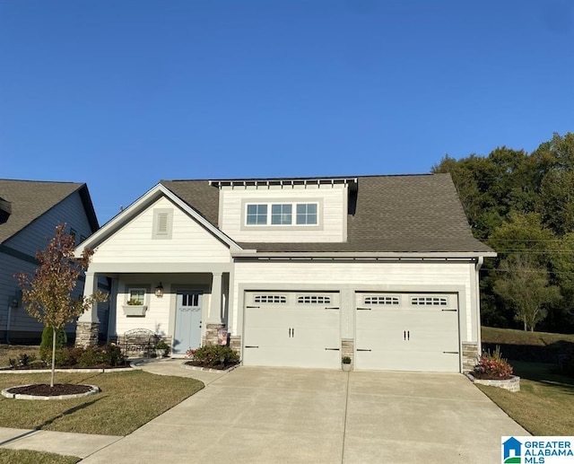 craftsman-style home featuring a porch and a front yard