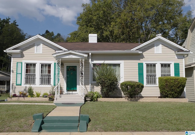 ranch-style house featuring a front lawn