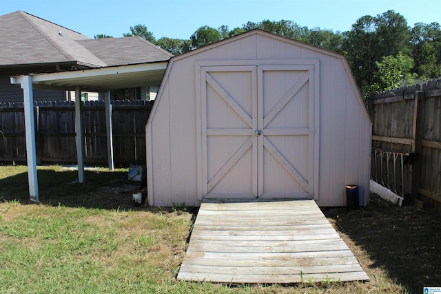 view of outdoor structure featuring a yard