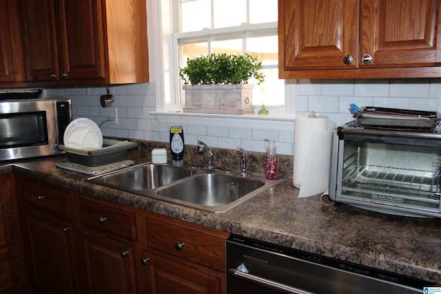 kitchen with sink, stainless steel appliances, and backsplash