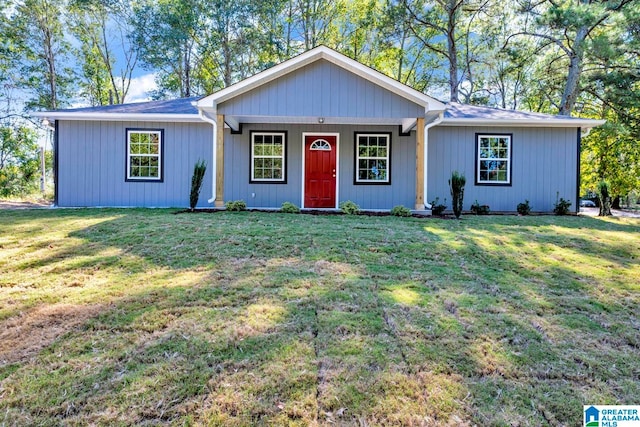 single story home featuring a front yard