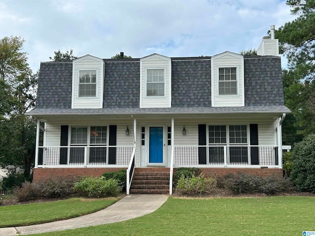 view of front facade featuring a porch and a front yard