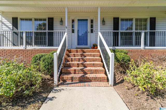 doorway to property with covered porch