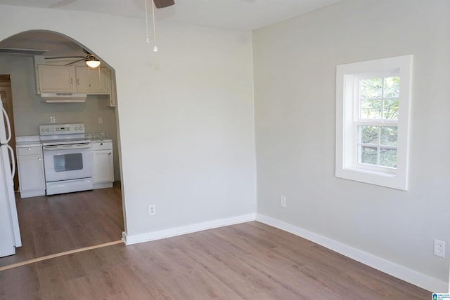 kitchen with wood-type flooring, white appliances, and ceiling fan