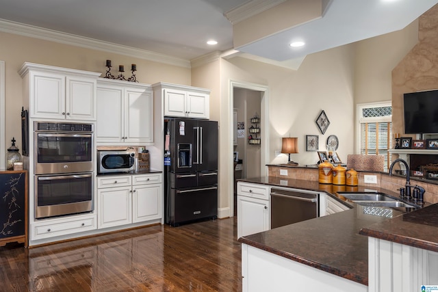 kitchen featuring white cabinetry, stainless steel appliances, sink, and kitchen peninsula