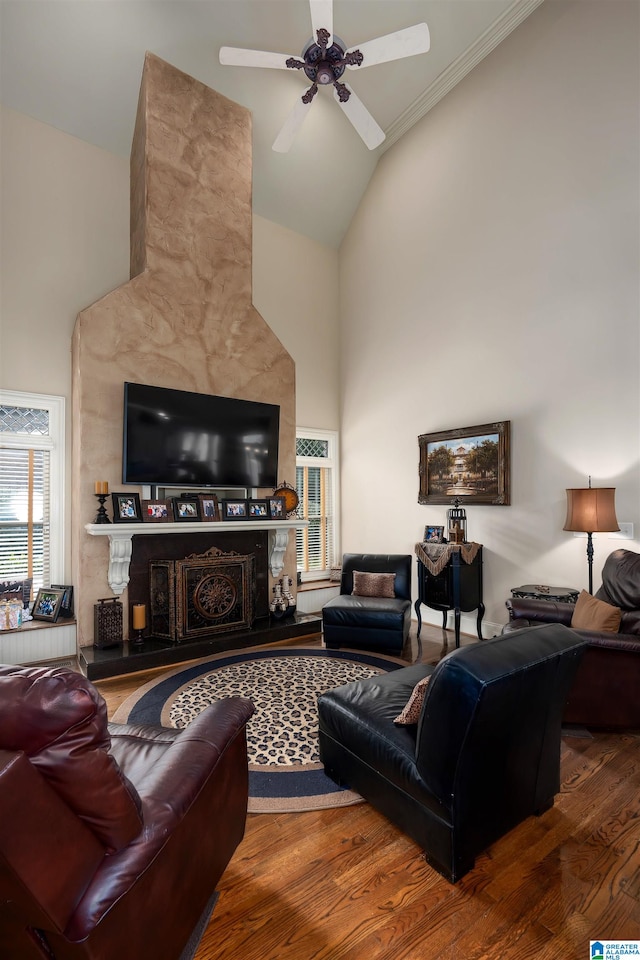 living room featuring ornamental molding, wood-type flooring, vaulted ceiling, and ceiling fan