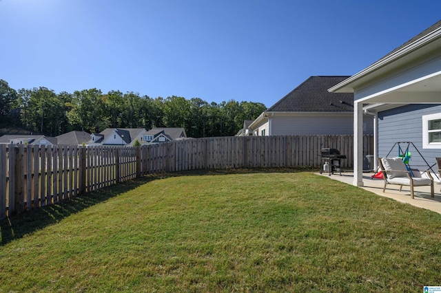 view of yard featuring a patio area