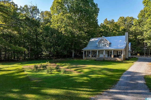 view of front of property featuring a front lawn and covered porch