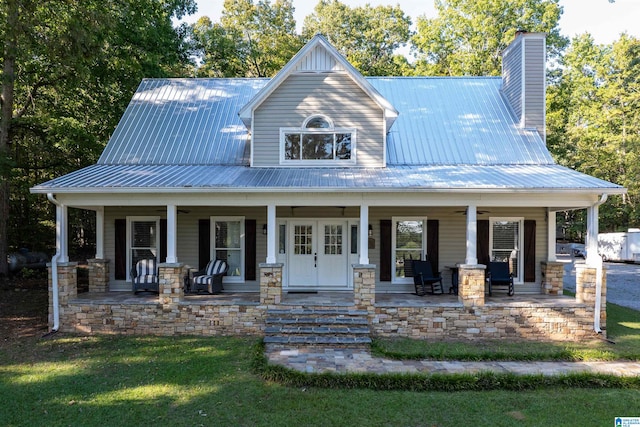 view of front of property featuring a porch and a front lawn