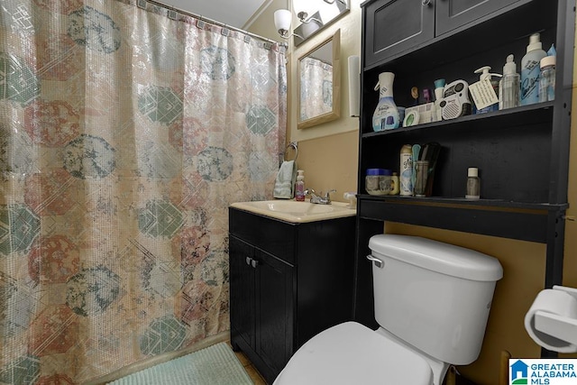 bathroom with curtained shower, vanity, and toilet