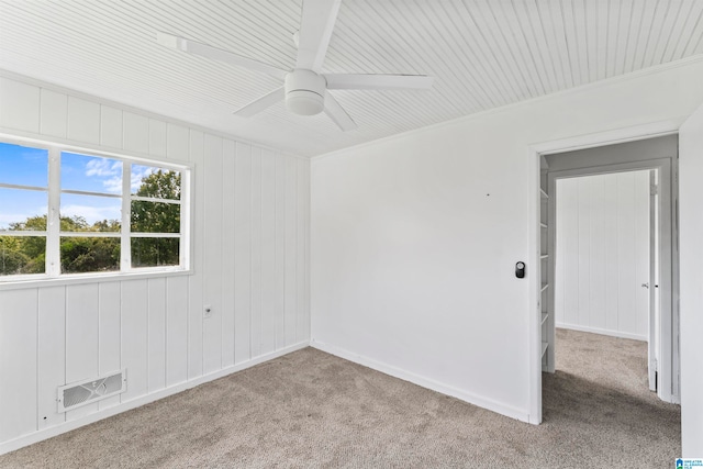 unfurnished room featuring light carpet and ceiling fan