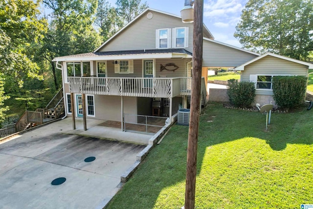 back of house featuring a yard, covered porch, and ceiling fan