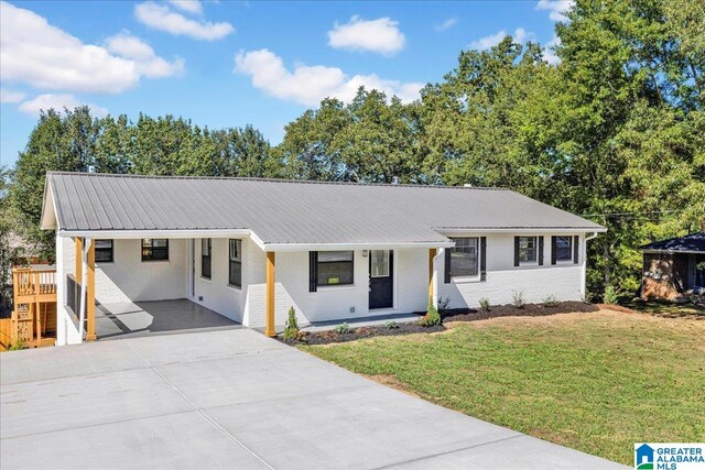 view of front facade with a front lawn and a carport