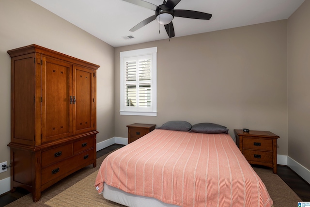 bedroom featuring ceiling fan