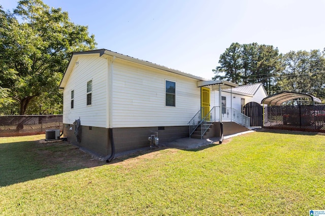 view of front of property with central air condition unit and a front yard