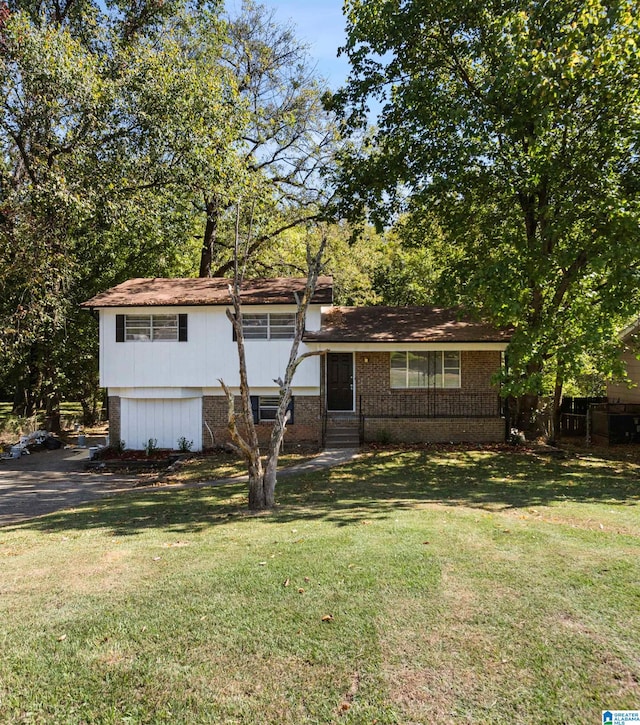 split level home featuring a front lawn