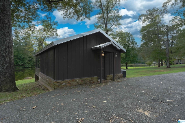 view of outbuilding featuring a lawn