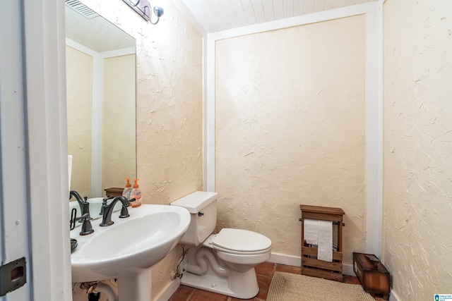 bathroom featuring sink and toilet