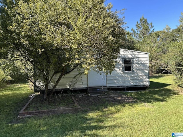 view of outdoor structure featuring a yard