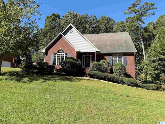 view of front of house featuring a front yard