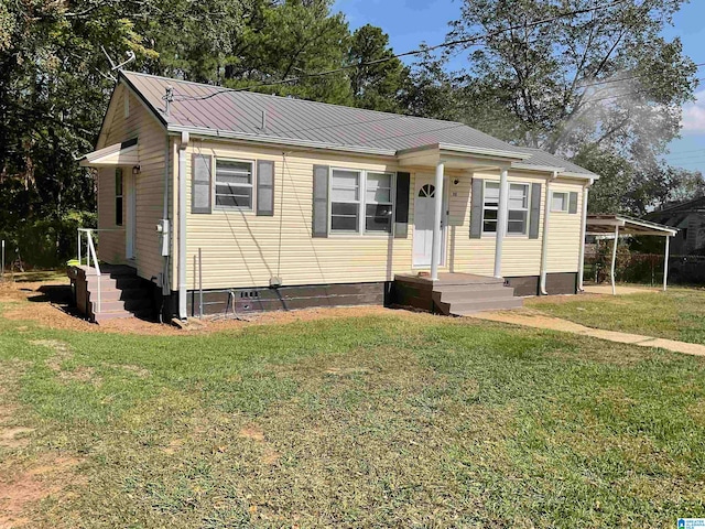 view of front of home featuring a front yard