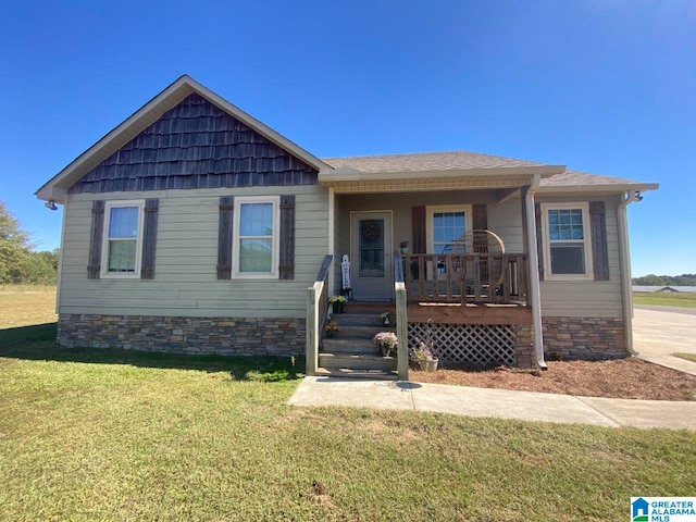 view of front of home featuring a porch and a front lawn