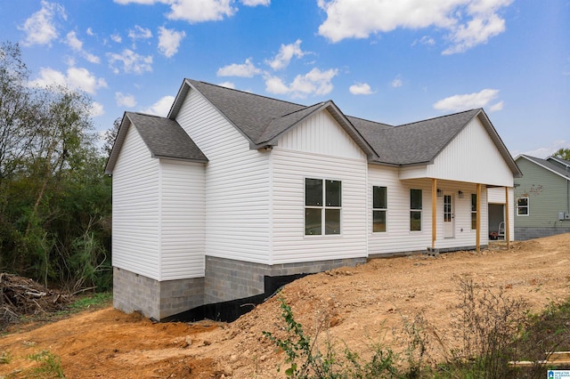 view of front of property featuring covered porch