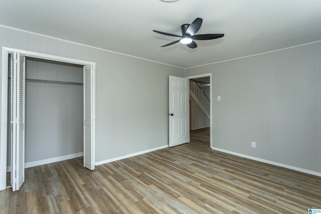 unfurnished bedroom featuring light hardwood / wood-style floors, a closet, and ceiling fan