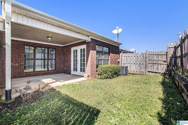 view of yard with a patio area