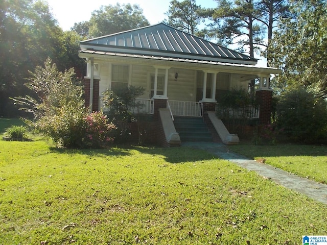 view of front of house with covered porch and a front lawn