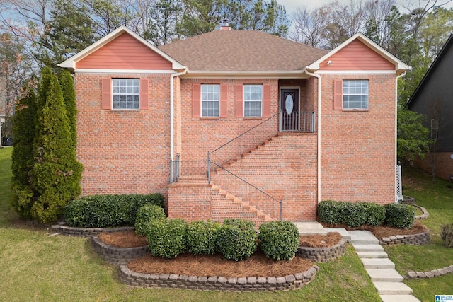 view of front of house with a front lawn