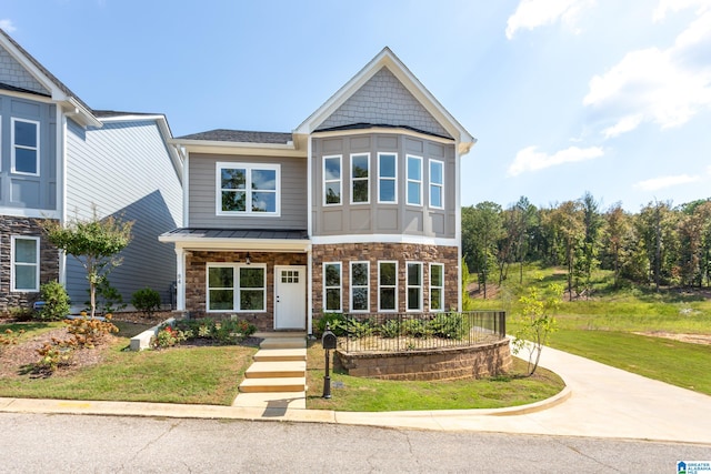 view of front facade featuring a porch and a front yard