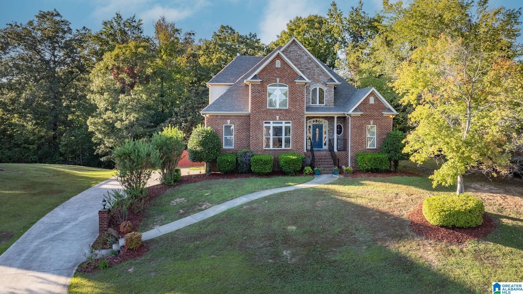 view of front of house featuring a front yard