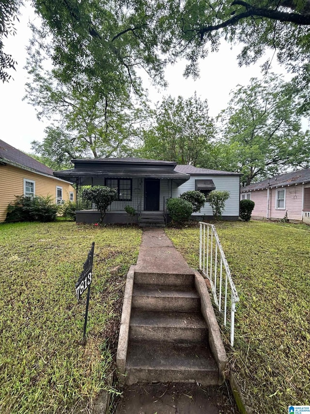 view of front of home with a front lawn