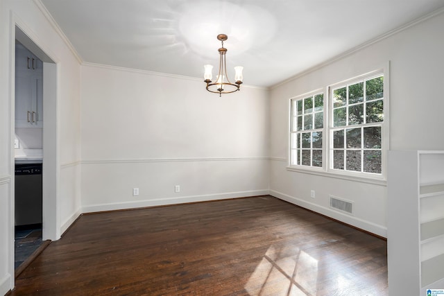 unfurnished room with visible vents, baseboards, dark wood-style flooring, crown molding, and a notable chandelier