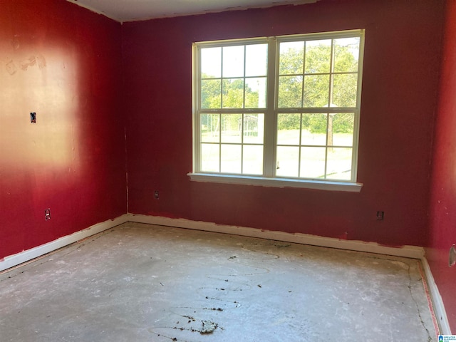 empty room featuring concrete flooring