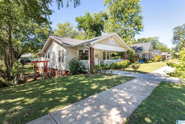 view of front of property with a front lawn and covered porch