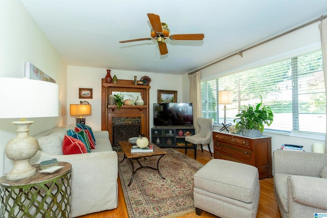 living room with light hardwood / wood-style floors and ceiling fan