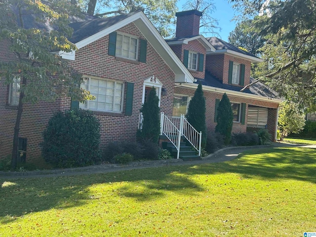 view of front facade with a front yard