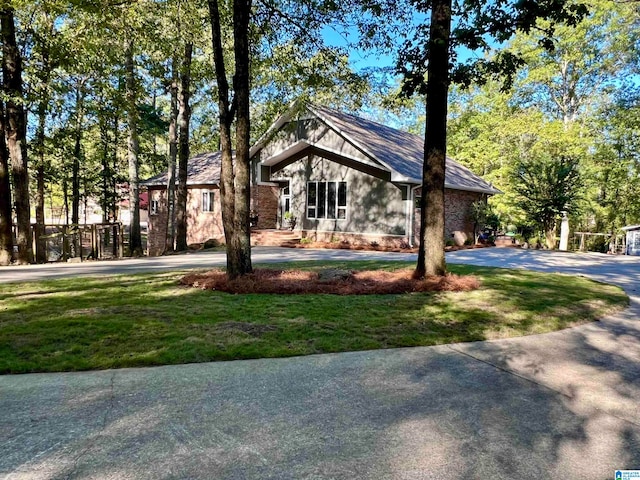 view of front of property with a front lawn