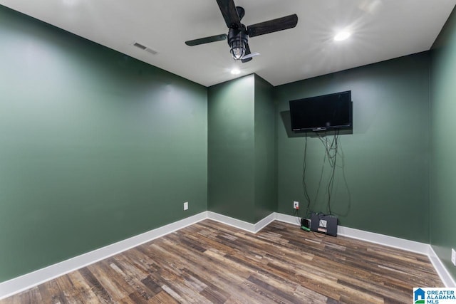 empty room featuring dark hardwood / wood-style floors and ceiling fan