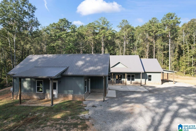 view of front facade featuring a patio