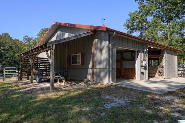 exterior space featuring a lawn